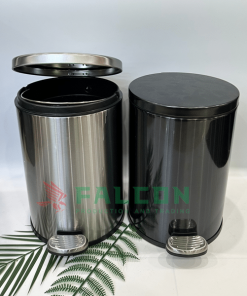 Thiết kế thùng rác trong phòng đạp chân tiện lợi và dễ dàng